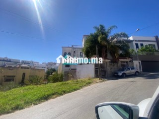 Beau terrain avec 3 façades 4 niveaux R moins 2 et Rplus 1 pour villa à la vente au centre ville souk bkar - Villa à vendre - Tanger