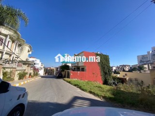 Beau terrain avec 3 façades 4 niveaux R moins 2 et Rplus 1 pour villa à la vente au centre ville souk bkar - Villa à vendre - Tanger