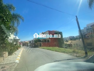 Beau terrain avec 3 façades 4 niveaux R moins 2 et Rplus 1 pour villa à la vente au centre ville souk bkar - Villa à vendre - Tanger