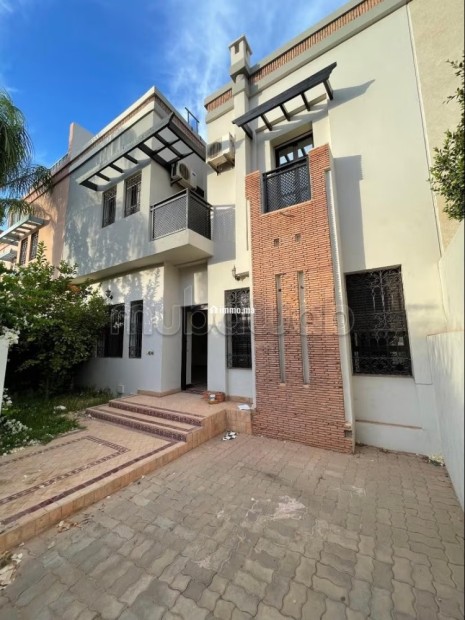Villa de haut standing à louer à Hay Targa. Superficie 260 m². Concierge et climatisation - Location Immobilier - Marrakech - photo 1