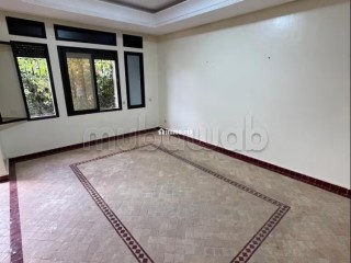 Villa de haut standing à louer à Hay Targa. Superficie 260 m². Concierge et climatisation - Villa à louer - Marrakech