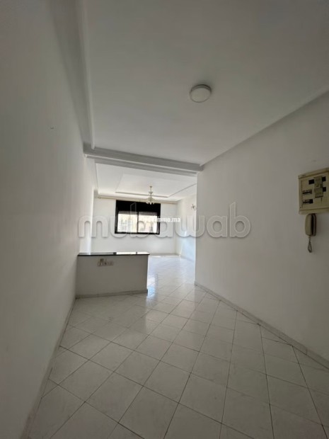 Très bel appartement en location à Agdal.
Surface de 60 m².
Avec ascenseur - Location Immobilier - Rabat - photo 2
