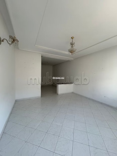 Très bel appartement en location à Agdal.
Surface de 60 m².
Avec ascenseur - Location Immobilier - Rabat - photo 4