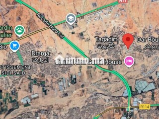 Beau terrain à la vente à Cité Adrar.
Surface de 200 m² - Terrain à vendre - Agadir