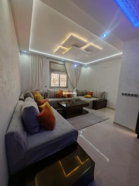 Très bel appartement en location à Cité Adrar.
Superficie 65 m².
Meublé - Location Immobilier - Agadir - photo 2