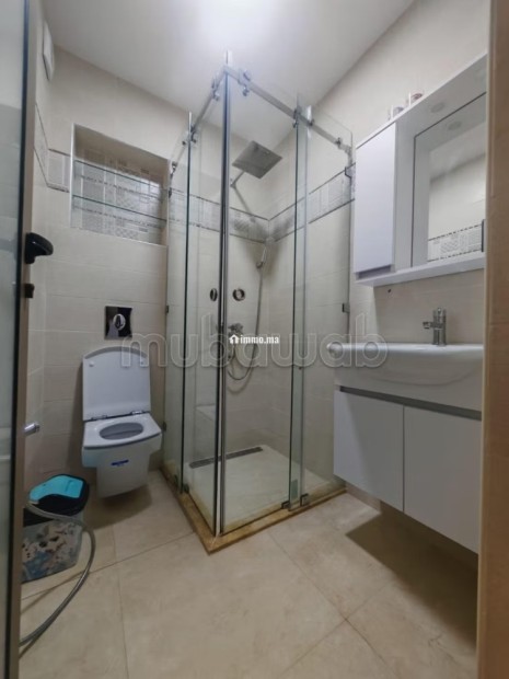 Très bel appartement en location à Cité Adrar.
Superficie 65 m².
Meublé - Location Immobilier - Agadir - photo 7