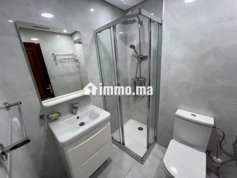 Bel appartement meublé en location à Agdal. 3 chambres agréables. Cheminée et climatisation - Location Immobilier - Rabat - photo 5