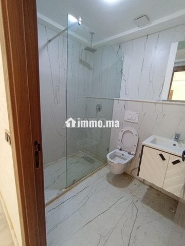 Studio vide avec terrasse 40 m² – Parc - Location Immobilier - Mohammedia - photo 2