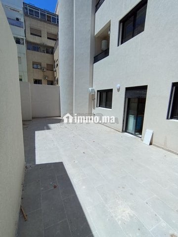Studio vide avec terrasse 40 m² – Parc - Location Immobilier - Mohammedia - photo 8