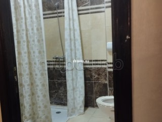 Appartement à vendre à Route de Safi. 5 grandes pièces. Salon traditionnel et système d'antenne parabolique - Appartement à vendre - Marrakech
