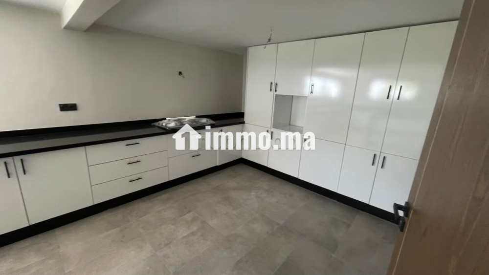 Beaux bureaux à louer à Souissi. 5 chambres agréables. Double vitrage et porte blindée - Location Immobilier - Rabat - photo 5