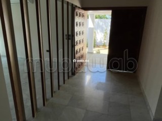 Beaux bureaux à louer à Souissi. 5 chambres agréables. Double vitrage et porte blindée - Bureau à louer - Rabat