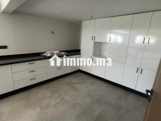 Beaux bureaux à louer à Souissi. 5 chambres agréables. Double vitrage et porte blindée - Bureau à louer - Rabat
