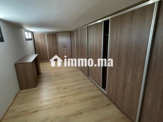 Beaux bureaux à louer à Souissi. 5 chambres agréables. Double vitrage et porte blindée - Bureau à louer - Rabat