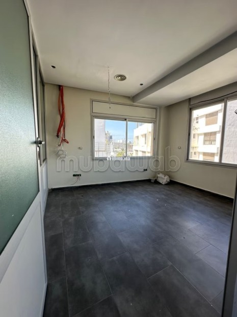 Beaux bureaux à louer à CIL Hay Salam. Superficie 66 m². Ascenseur et places de parking - Location Immobilier - Casablanca - photo 3