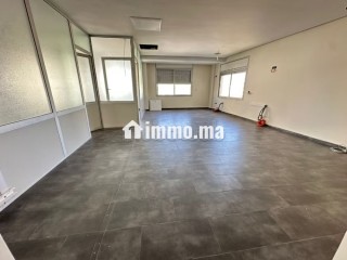 Beaux bureaux à louer à CIL Hay Salam. Superficie 66 m². Ascenseur et places de parking - Bureau à louer - Casablanca