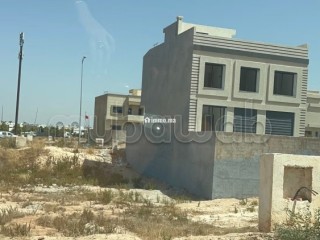 Terrain villa d'angle à Route ain Chkaf.
Superficie 329 m² - Villa à vendre - Fes