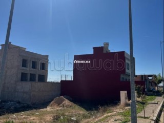 Terrain villa d'angle à Route ain Chkaf.
Superficie 329 m² - Villa à vendre - Fes