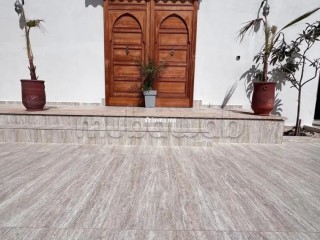 Villa de haut standing à louer à Route d'Agadir.
Surface totale 10000 m².
Bien meublé - Villa à louer - Essaouira