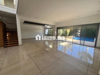 Location villa de haut standing à Ain Diab. 5 grandes pièces. Belle terrasse et jardin - Villa à louer - Casablanca
