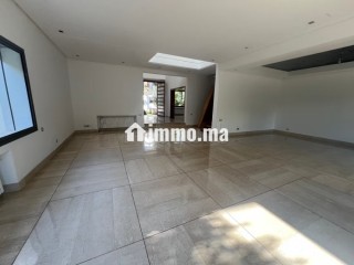 Location villa de haut standing à Ain Diab. 5 grandes pièces. Belle terrasse et jardin - Villa à louer - Casablanca