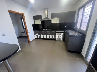Location villa de haut standing à Ain Diab. 5 grandes pièces. Belle terrasse et jardin - Villa à louer - Casablanca
