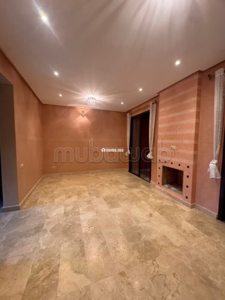 Superbe appartement à louer à Route de l'Ourika.
Surface de 227 m².
Piscine, climatisation - Location Immobilier - Marrakech - photo 3
