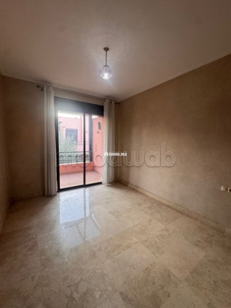 Superbe appartement à louer à Route de l'Ourika.
Surface de 227 m².
Piscine, climatisation - Location Immobilier - Marrakech - photo 7