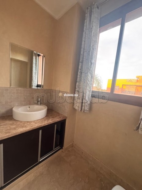 Superbe appartement à louer à Route de l'Ourika.
Surface de 227 m².
Piscine, climatisation - Location Immobilier - Marrakech - photo 8