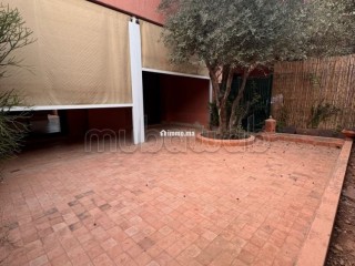 Superbe appartement à louer à Route de l'Ourika.
Surface de 227 m².
Piscine, climatisation - Appartement à louer - Marrakech