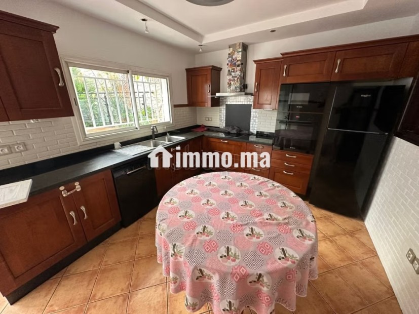 A Racine: Appt RDC rénové, terrase, 3 chambres - Location Immobilier - Casablanca - photo 2