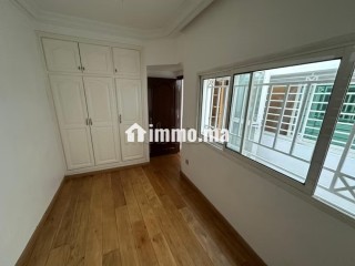 A Racine: Appt RDC rénové, terrase, 3 chambres - Appartement à louer - Casablanca