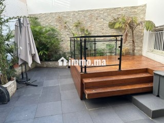 A Racine: Appt RDC rénové, terrase, 3 chambres - Appartement à louer - Casablanca