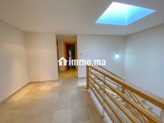 Somptueuse villa à louer à Ville Verte. Surface de 500 m². Air conditionné et cheminée - Villa à louer - Bouskoura