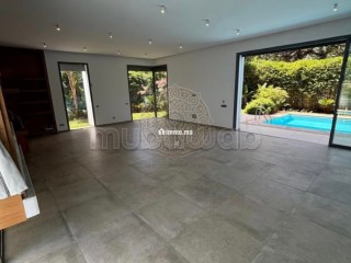 Location villa de luxe à Californie.
Superficie 550 m².
Jardin et terrasse - Villa à louer - Casablanca