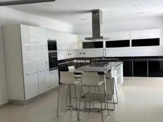 Location villa de luxe à Californie.
Superficie 550 m².
Jardin et terrasse - Villa à louer - Casablanca