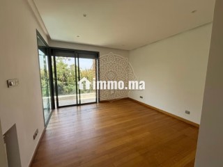 Location villa de luxe à Californie.
Superficie 550 m².
Jardin et terrasse - Villa à louer - Casablanca