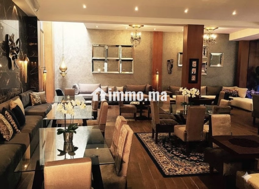 Villa commercial à Oasis. Superficie 700 m² - Location Immobilier - Casablanca - photo 1