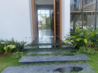 somptueuse-villa-a-louer-a-souissi-3-grandes-pieces-salon-marocain-securite