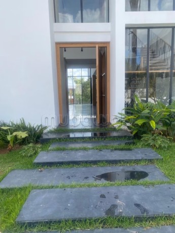 somptueuse-villa-a-louer-a-souissi-3-grandes-pieces-salon-marocain-securite-big-0