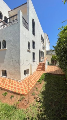 location-de-bureaux-a-riyad-surface-de-300-m2-jardin-et-garage-big-1