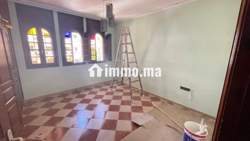 location-de-bureaux-a-riyad-surface-de-300-m2-jardin-et-garage-big-3