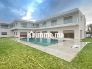 somptueuse-villa-a-vendre-a-souissi-7-chambres-agreables-piscine-climatisation