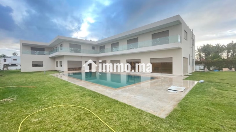 somptueuse-villa-a-vendre-a-souissi-7-chambres-agreables-piscine-climatisation-big-0