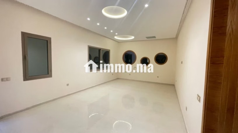 somptueuse-villa-a-vendre-a-souissi-7-chambres-agreables-piscine-climatisation-big-13