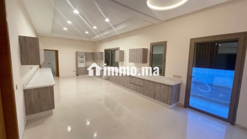 somptueuse-villa-a-vendre-a-souissi-7-chambres-agreables-piscine-climatisation-big-14