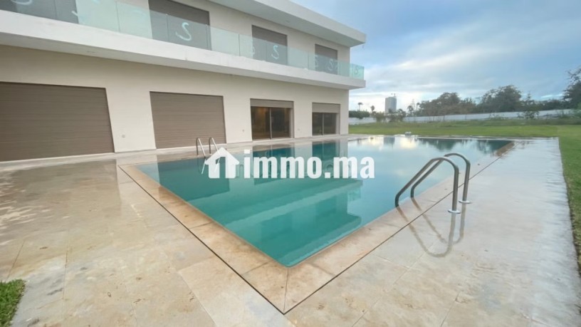 somptueuse-villa-a-vendre-a-souissi-7-chambres-agreables-piscine-climatisation-big-1