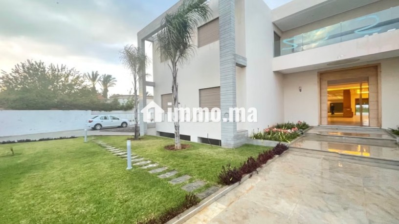 somptueuse-villa-a-vendre-a-souissi-7-chambres-agreables-piscine-climatisation-big-3