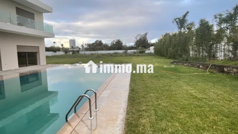 somptueuse-villa-a-vendre-a-souissi-7-chambres-agreables-piscine-climatisation-big-5