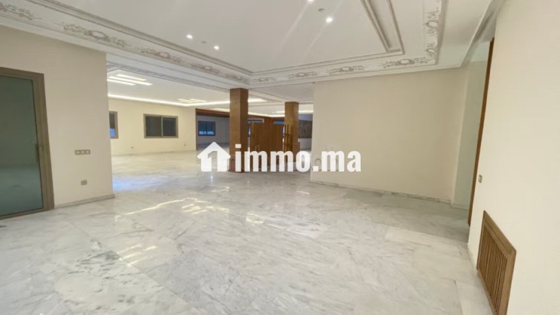 somptueuse-villa-a-vendre-a-souissi-7-chambres-agreables-piscine-climatisation-big-7